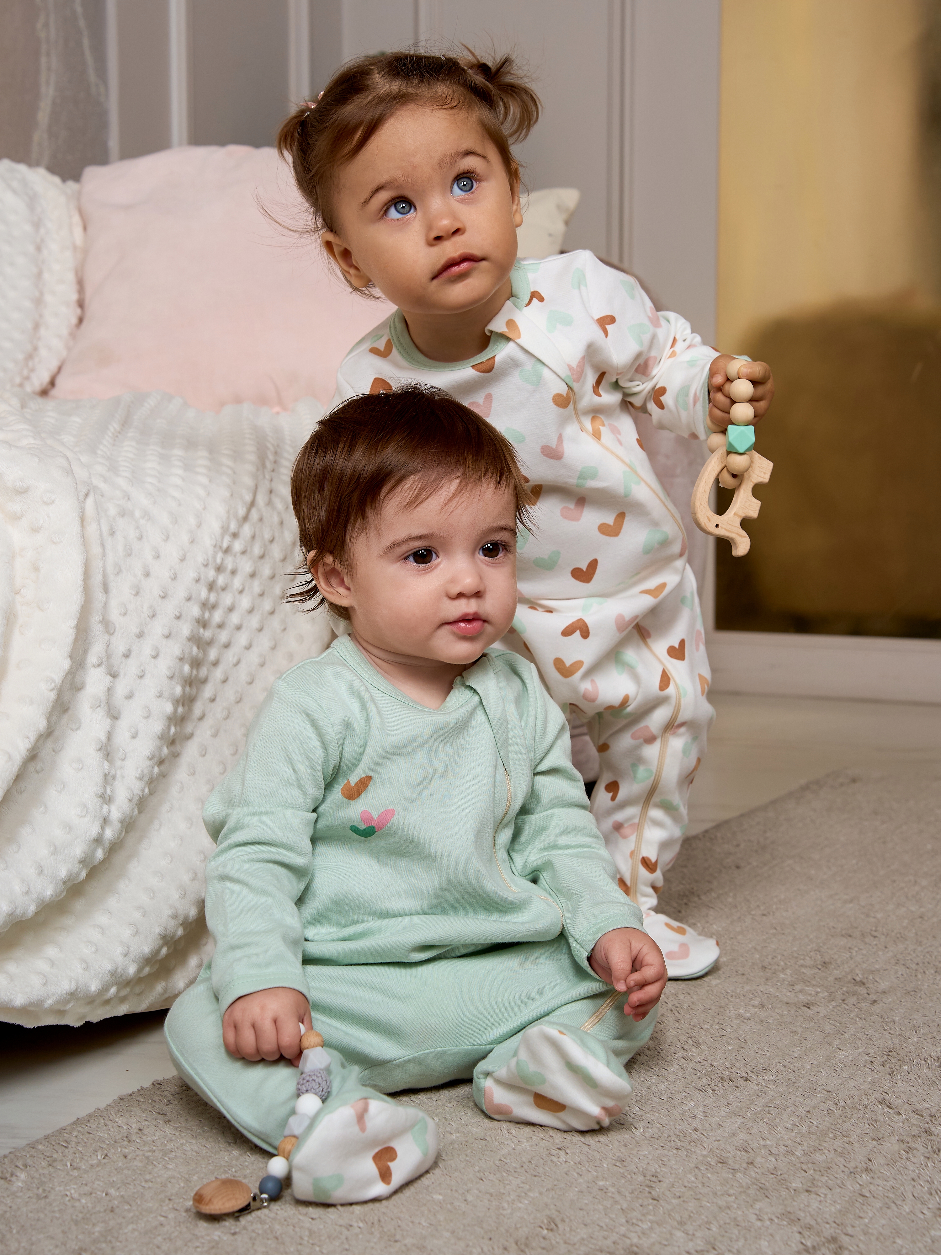 218-427 Комплект комбинезонов (оливковый/сердечки)