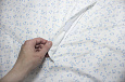 К148 Одеяло-конверт с жесткой спинкой+шапочка (велюр, интерлок) "Яблочный садик"75*75 см, голубой